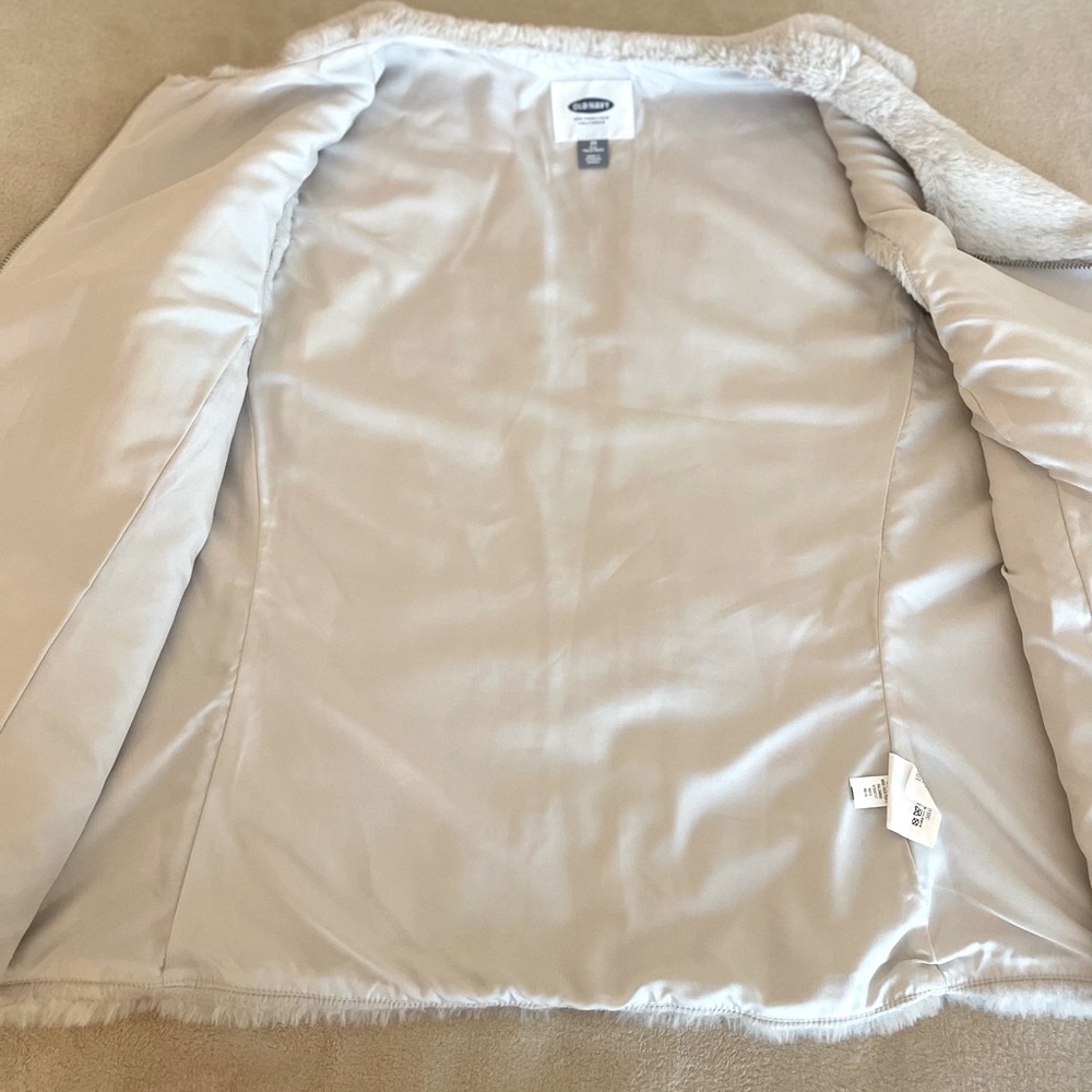 Old Navy Zip Faux Fur Vest - Size 2X - Picture 11 of 12